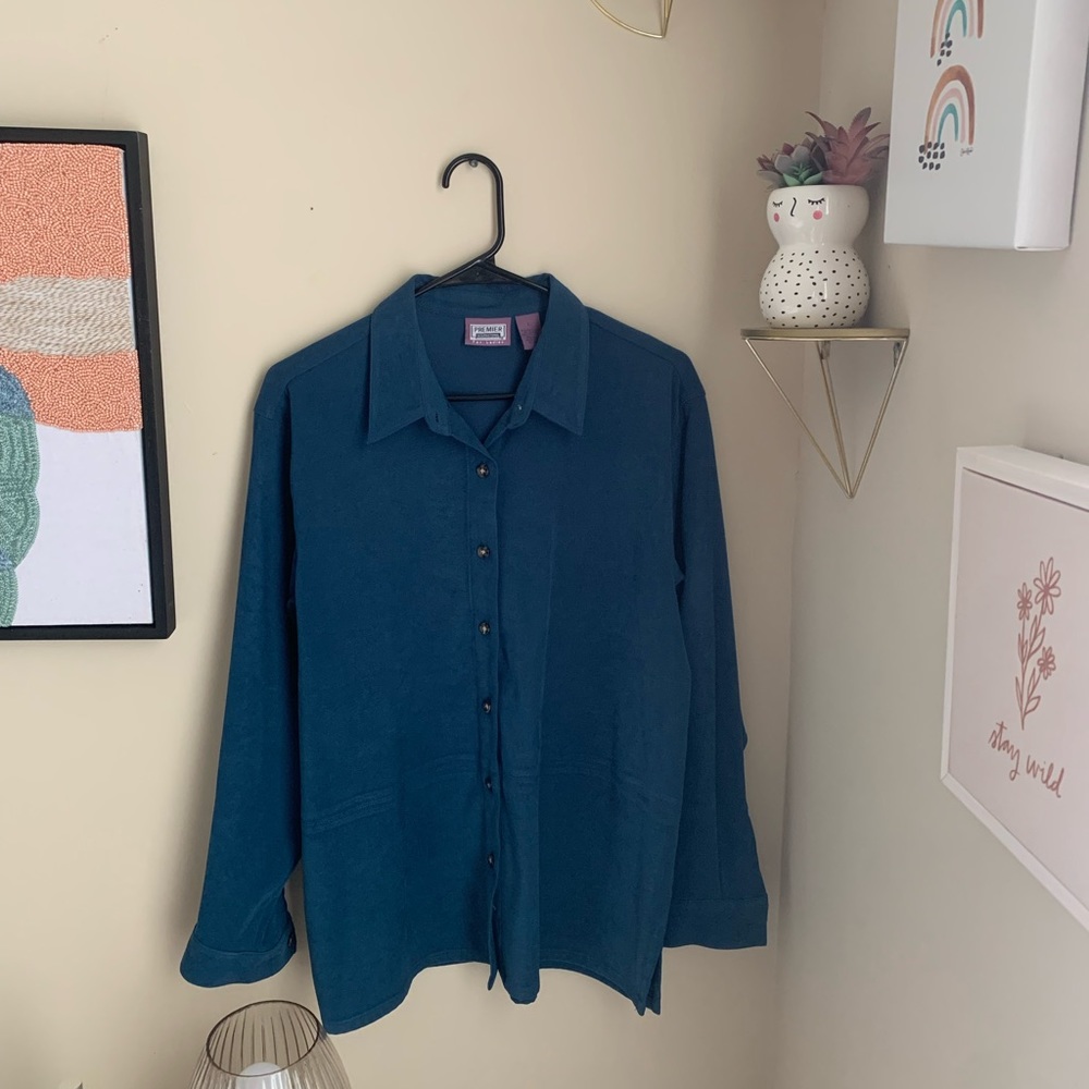 ✨Premier international button up✨